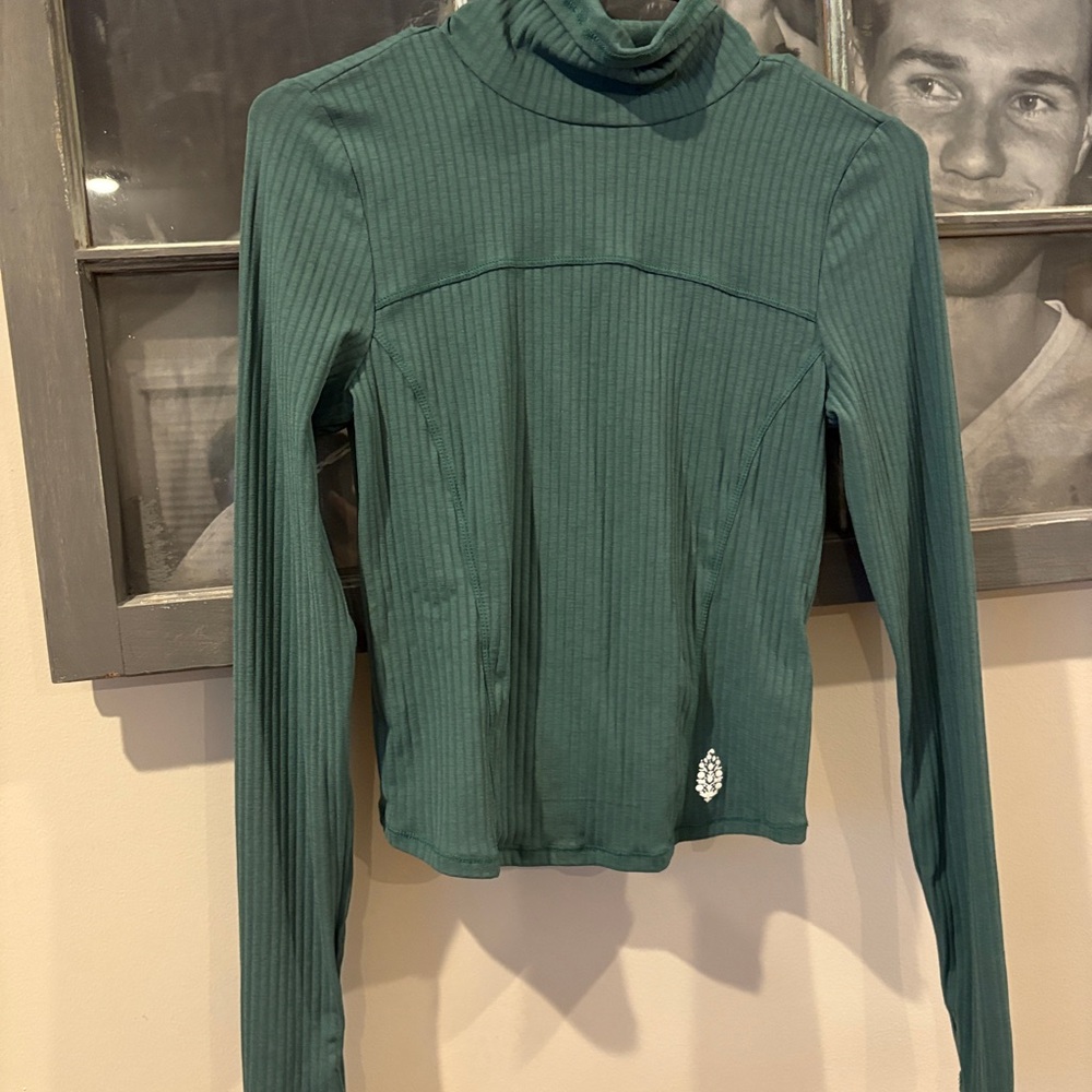 FP MOVEMENT TEMPO RIBBED TURTLENECK